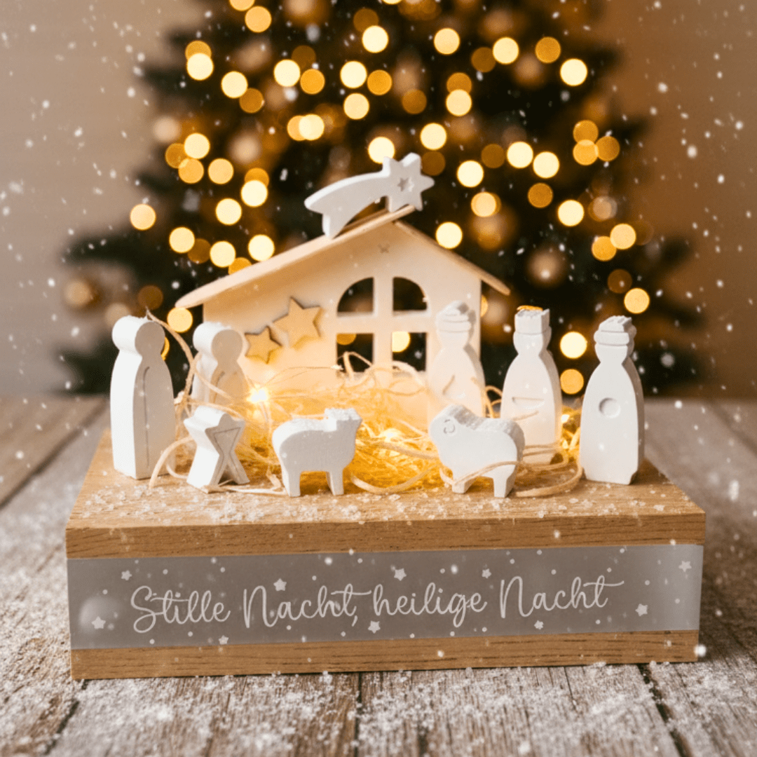 Weihnachtskrippe mit LED - Lichterkette – Holzdeko „Stille Nacht, heilige Nacht“ - Zauberwerk