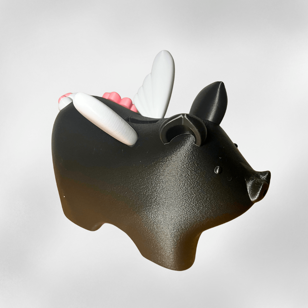 Sparschwein „Mathilde“ mit Flügeln – Black Edition Spardose aus PLA (Biokunststoff)