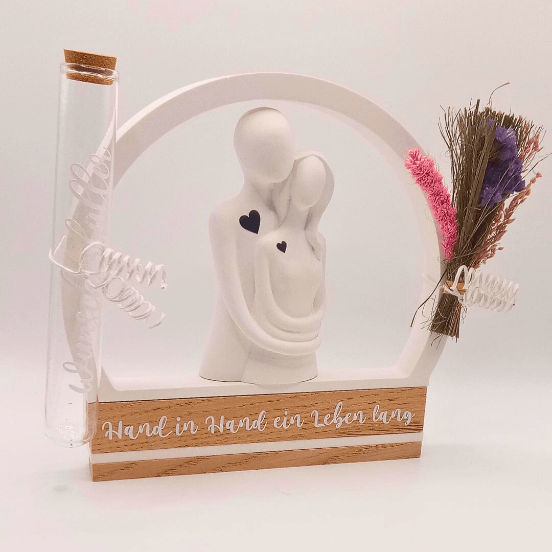 Hand in Hand ein Leben lang – Dekofigur mit Gläschen & Trockenblumen | Geschenk zur Hochzeit, Verlobung oder für die Liebe - Zauberwerk