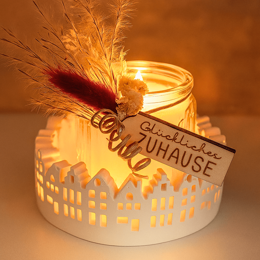 Windlicht „Glückliches Zuhause“ mit Glas, Trockenblumen & Häuschen - Deko - Zauberwerk