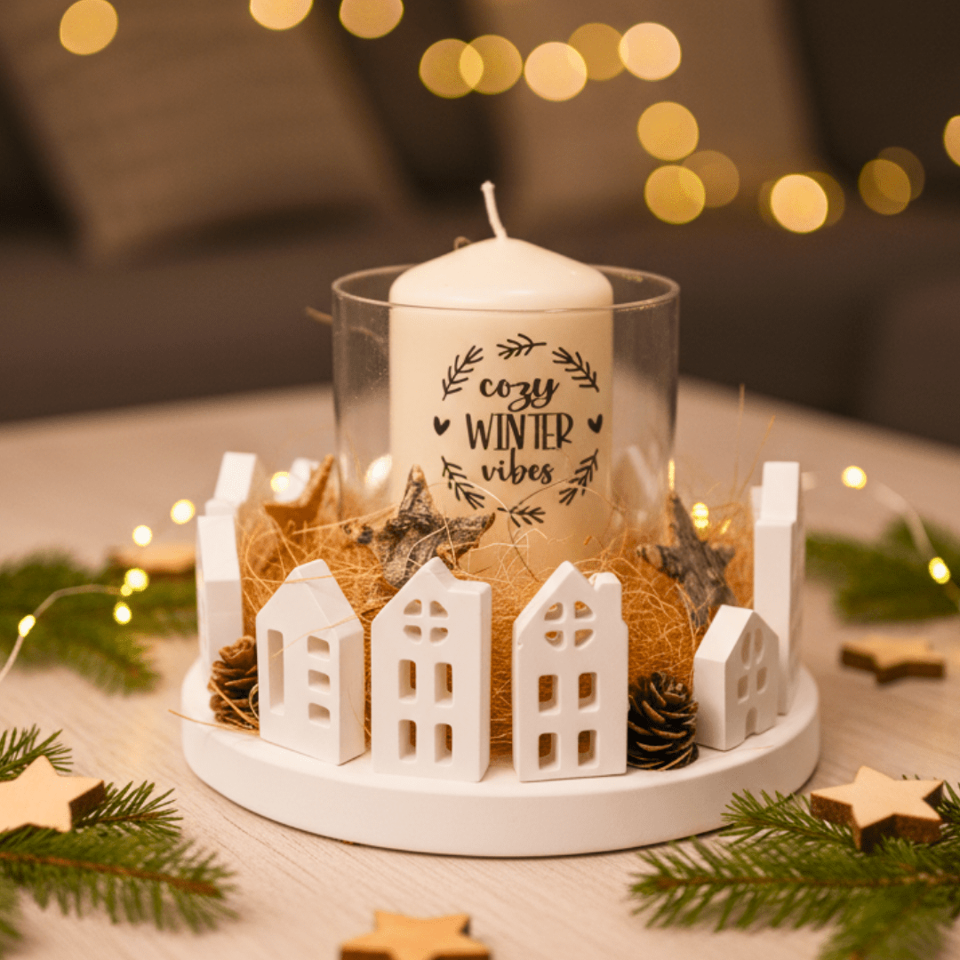Winterlichterdorf „Cozy Winter Vibes“ – Windlicht mit Häuschen und Kerze - Zauberwerk