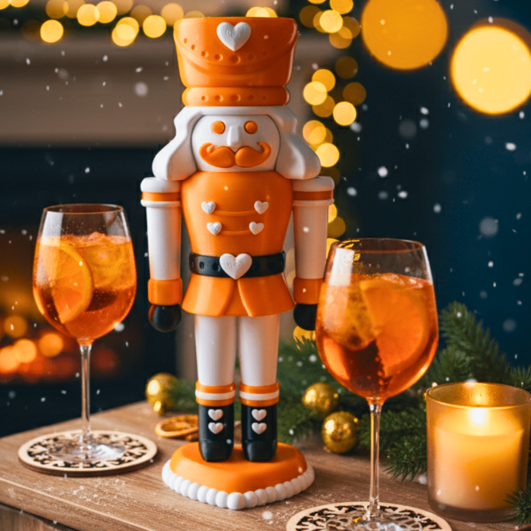 Aperol Wächter | Orange Dekofigur | Lustige Geschenkidee für Aperol - Fans, Mädelsabend, JGA & Weihnachtsparty - Zauberwerk