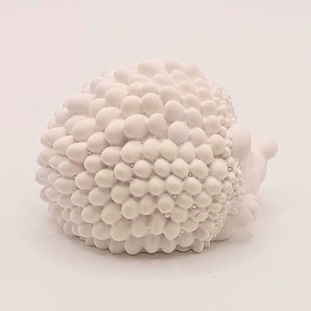 Igel aus Keraflot – natürliche Herbstdeko im Waldstil | Kleine Dekofigur 5 cm | Handgemacht & zauberhaft - Zauberwerk