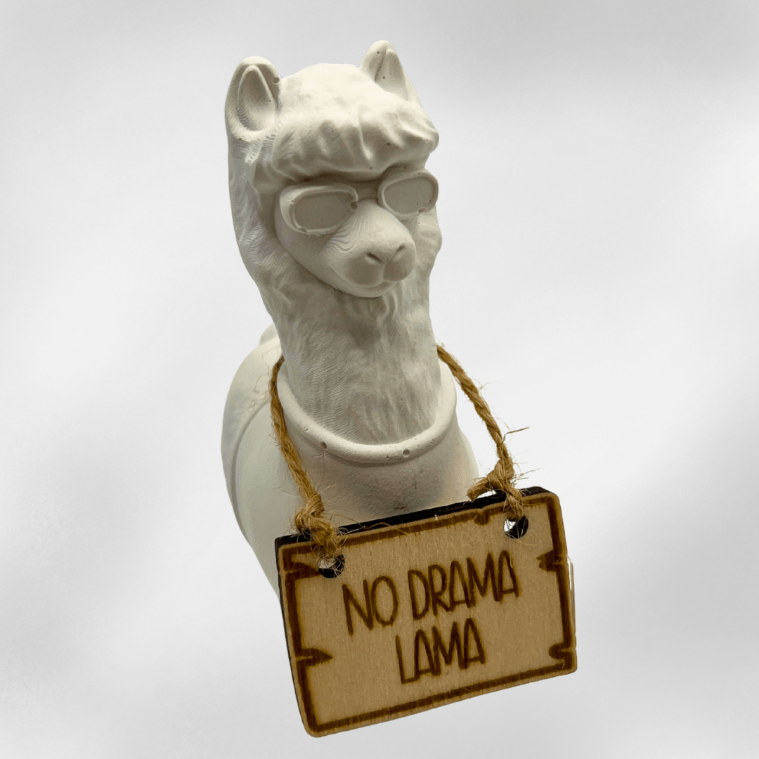 Lustige Lama Figur aus Keramik mit Holzschild – No Drama Lama oder Lächle Spruch - Zauberwerk
