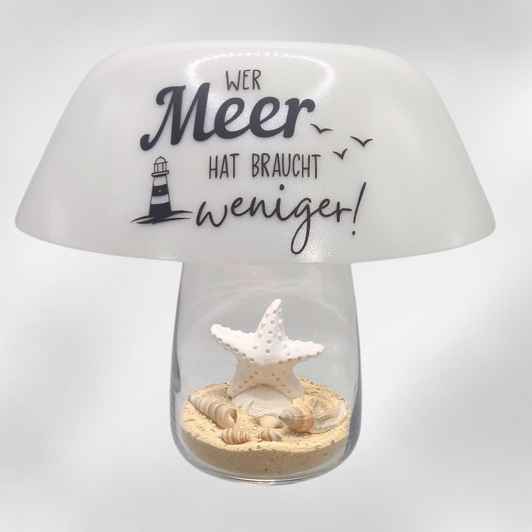 Tischlampe Wer Meer hat braucht weniger – Handgefertigte Lampe aus Glas und Keramik mit maritimer Deko - Zauberwerk