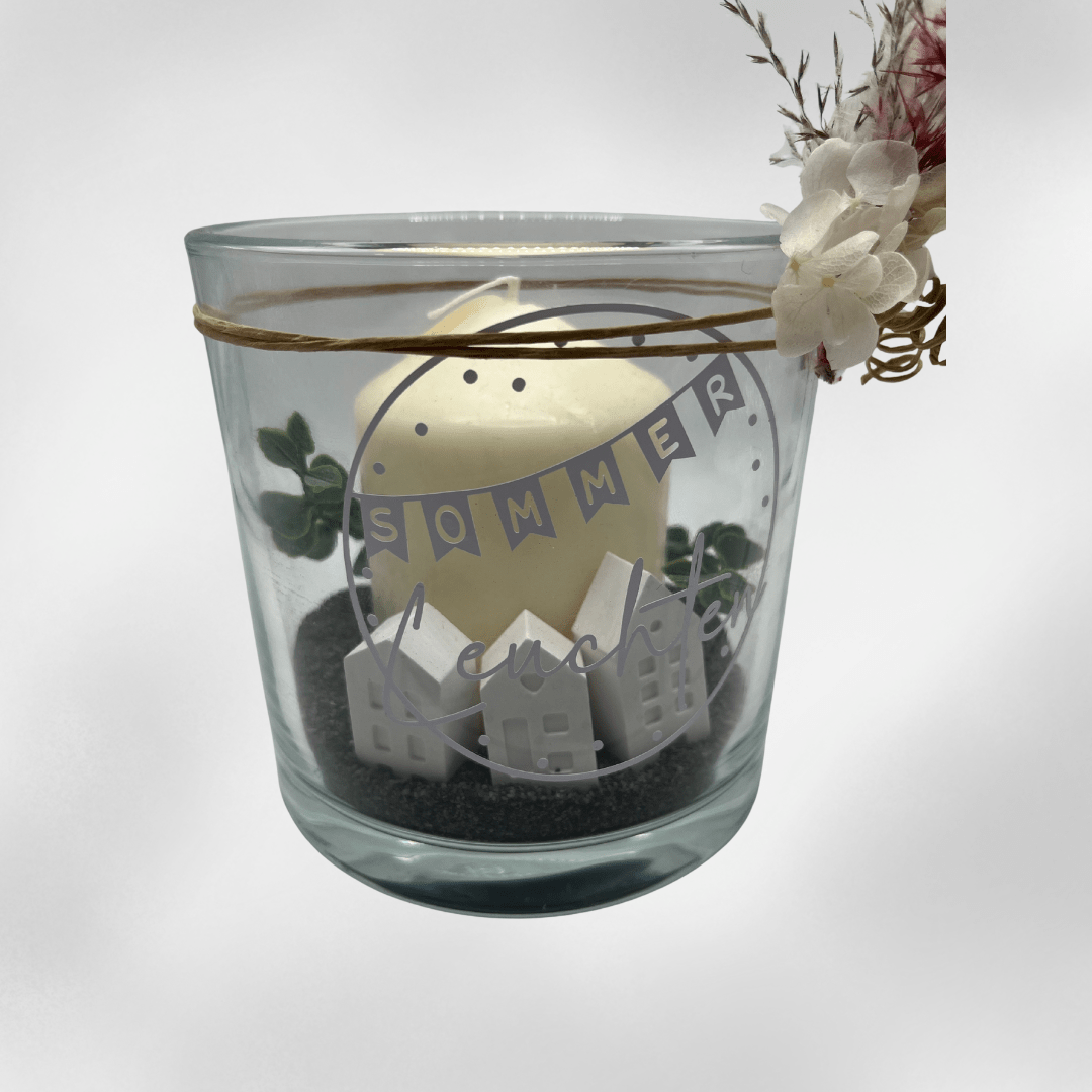 Windlicht Sommerleuchten mit Häuschen – Glasdeko mit Kerze und Sand - Zauberwerk