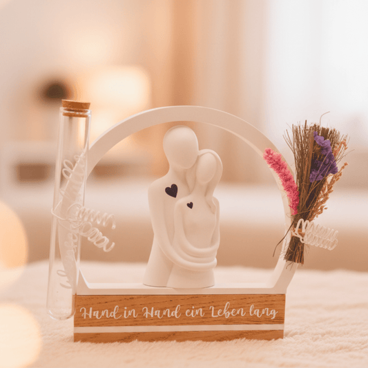 Hand in Hand ein Leben lang – Dekofigur mit Gläschen & Trockenblumen | Geschenk zur Hochzeit, Verlobung oder für die Liebe - Zauberwerk