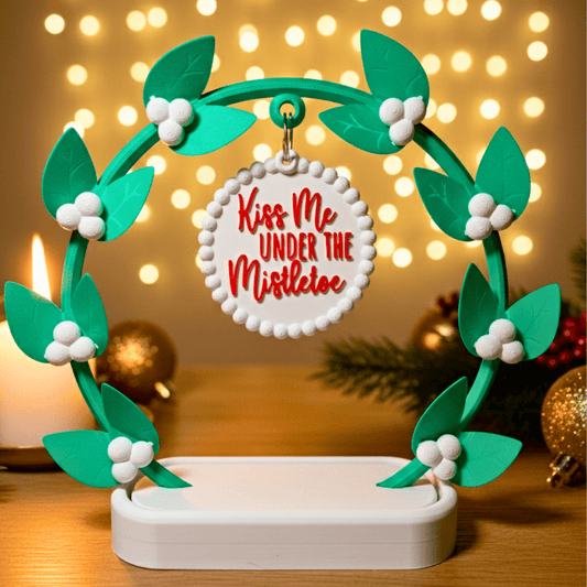 3D gedruckter Mistelzweig Aufsteller – Kiss Me Under The Mistletoe | Weihnachtsdeko mit Herz - Zauberwerk