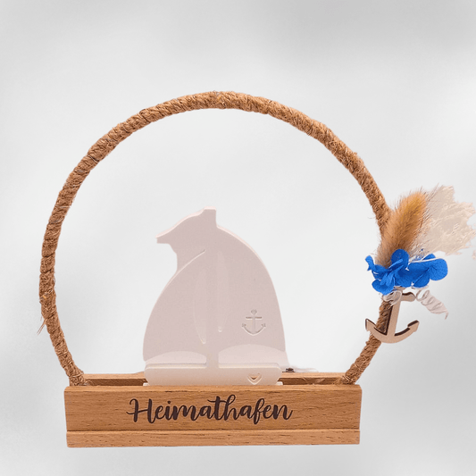 Deko - Aufsteller Heimathafen – Segelboot im Tau - Kreis aus Holz und Keramik mit Anker und Trockenblumen - Zauberwerk