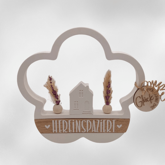 Aufsteller Hereinspaziert im Wolkenrahmen mit Haus und Trockenblumen – Eingangsdeko - Zauberwerk
