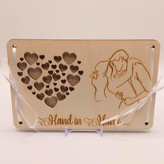 Holzkarte Hochzeit – Geldgeschenk - Halter mit Gravur - Zauberwerk