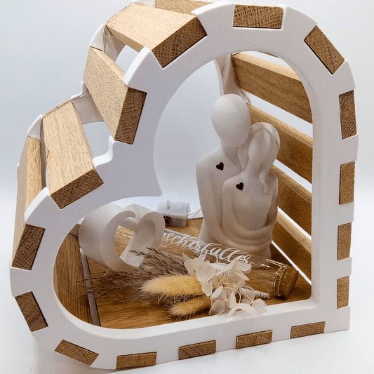 Hochzeitsherz aus Holz – mit Figur & befüllbarem Röhrchen - Zauberwerk