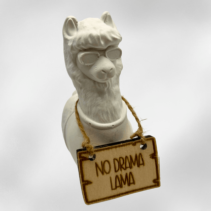 Lustige Lama Figur aus Keramik mit Holzschild – No Drama Lama oder Lächle Spruch - Zauberwerk