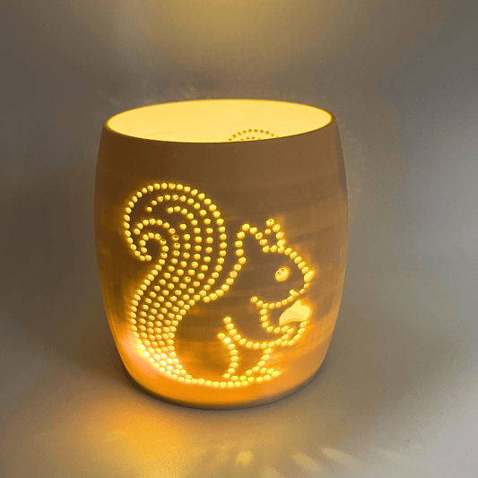 Herbst Windlicht mit Waldtier Eichhörnchen – Handgemachte LED - Deko aus PLA - Zauberwerk