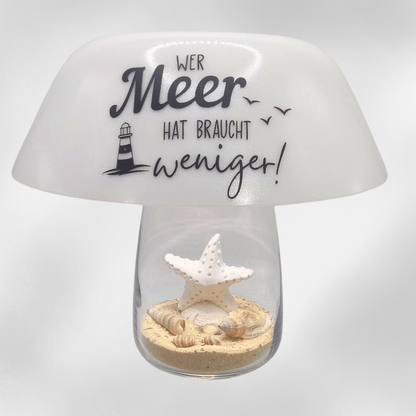 Tischlampe Wer Meer hat braucht weniger – Handgefertigte Lampe aus Glas und Keramik mit maritimer Deko - Zauberwerk