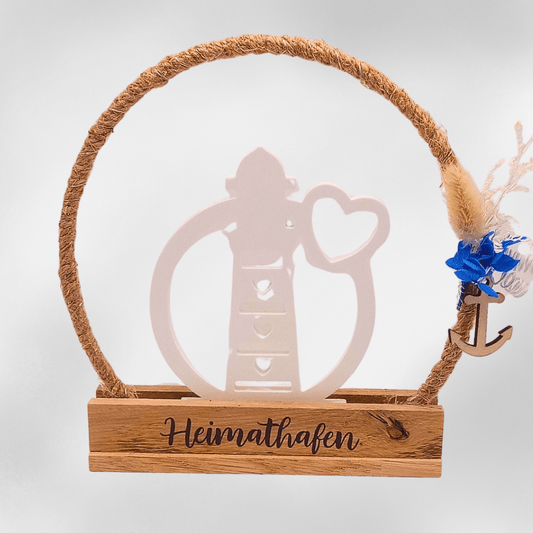 Deko - Aufsteller Heimathafen – Leuchtturm im Tau - Kreis aus Holz und Keramik mit Anker und Trockenblumen - Zauberwerk