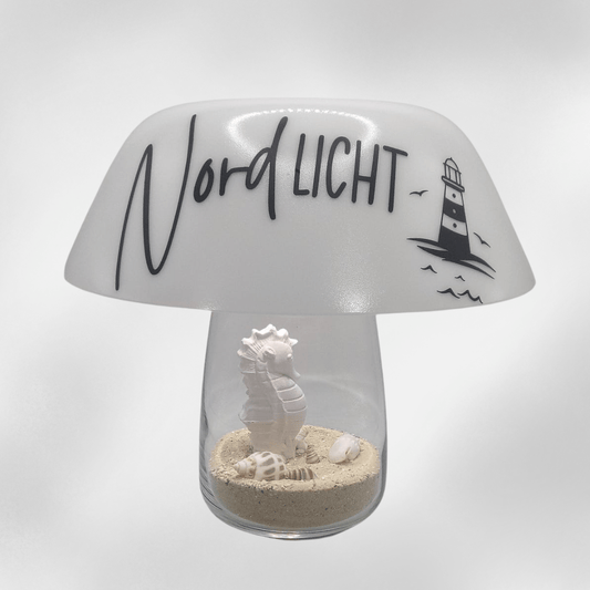 Nordlicht Tischlampe mit Seepferdchen und Muscheln – Handgegossen aus Glas und Keramik - Zauberwerk