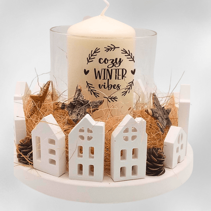 Winterlichterdorf „Cozy Winter Vibes“ – Windlicht mit Häuschen und Kerze - Zauberwerk